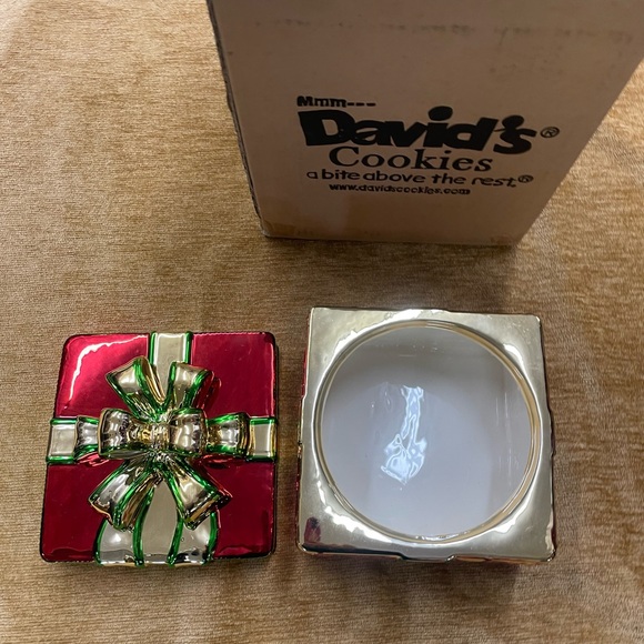 David’s Cookies Christmas present cookie jar - Picture 3 of 9